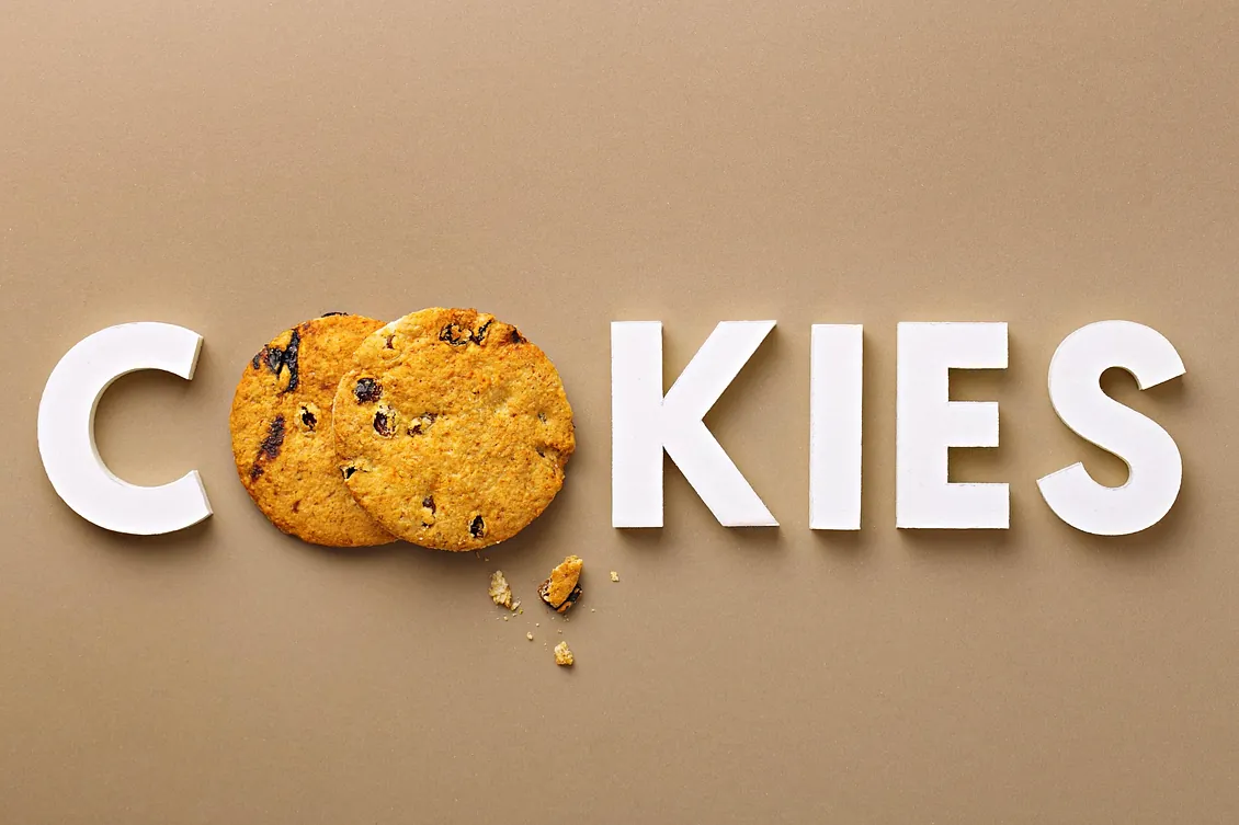 Teksten cookies og to kjeks